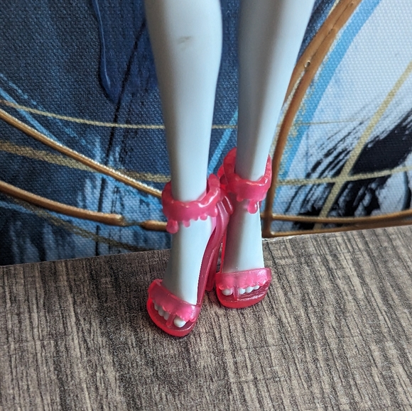 Monster High feat. Ghoulia Yelps - Picture 6 of 7